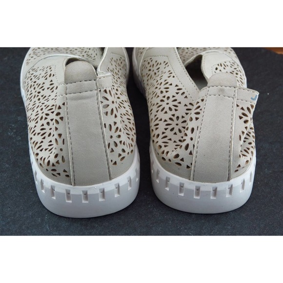 JSport Size 5.5 M Beige Round Toe Flats Synthetic Women - Picture 5 of 7